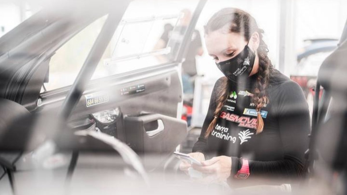 Alba Sánchez, copiloto de Nasser Al-Attiyah. SAHAKEDOWN MEDIA