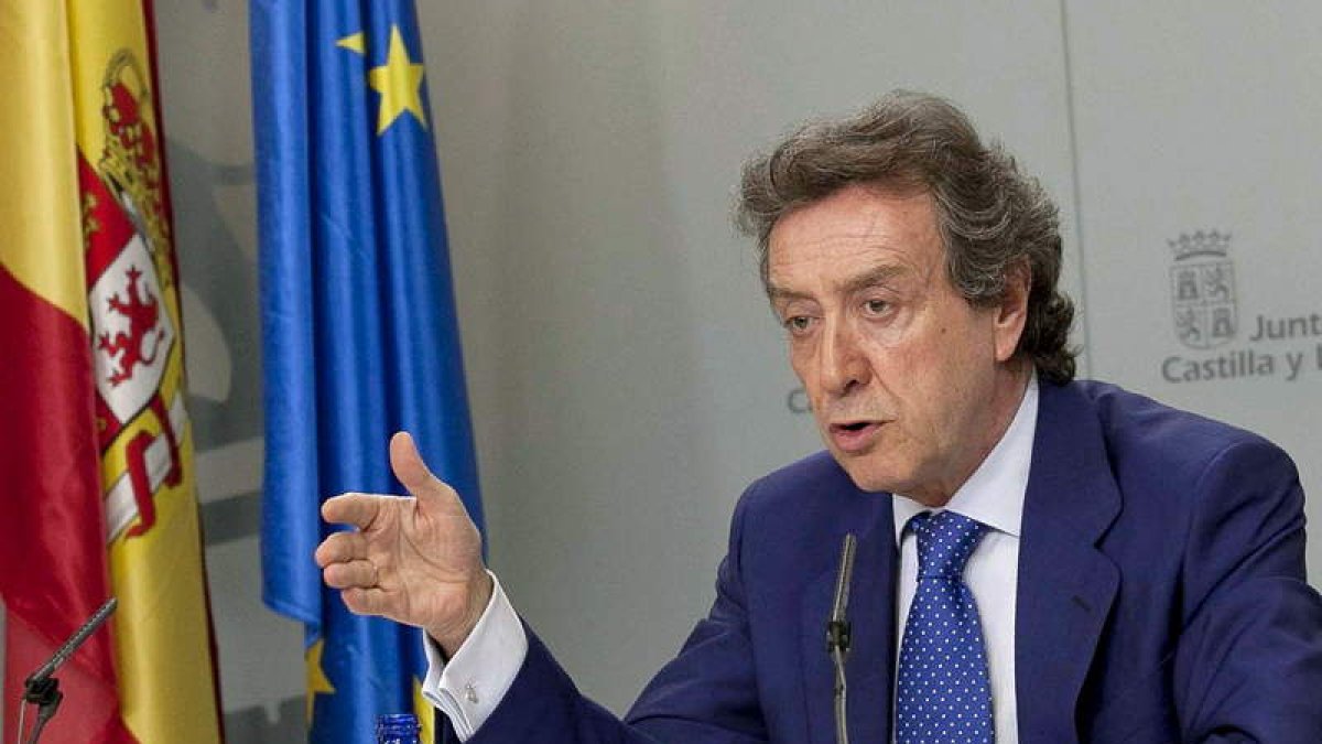 José Antonio de Santiago-Juárez durante la rueda de prensa tras el Consejo de Gobierno.