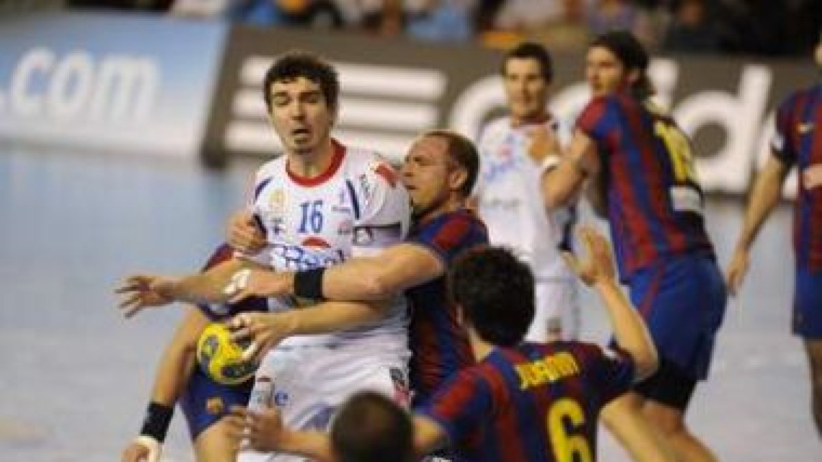 La imagen de Buntic demuestra lo que fue el partido: un Reale Ademar maniatado y dominado.