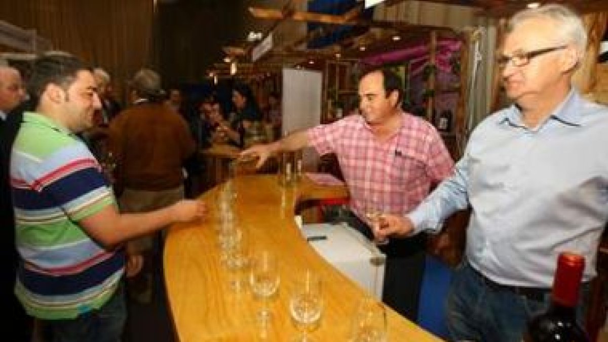 El vino es protagonista en la feria. En la imagen, expositor de Bodegas del Abad.