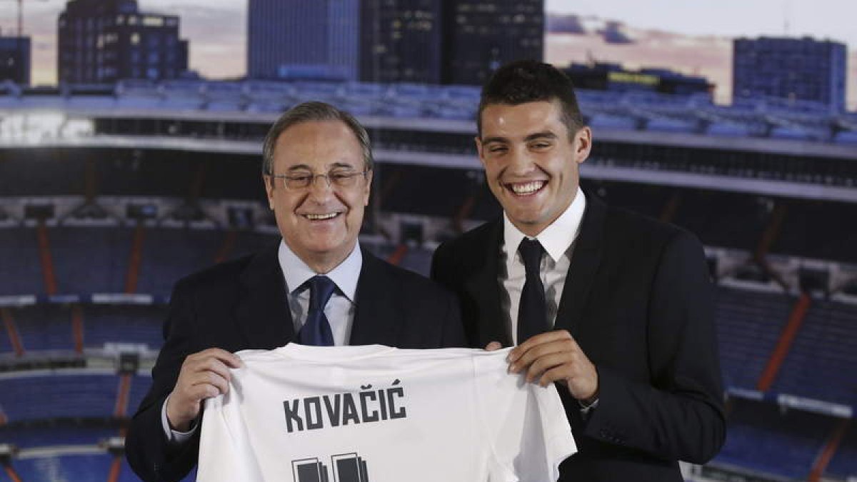 Florentino Pérez presenta a Kovacic como nuevo jugador del Real Madrid.