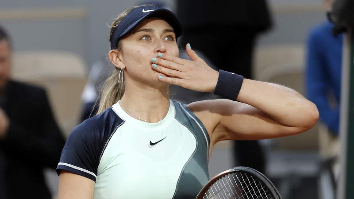 La española Paula Badosa arrolló a la francesa Fiona Ferro en su debut en Roland Garros. C. PETIT TESSON