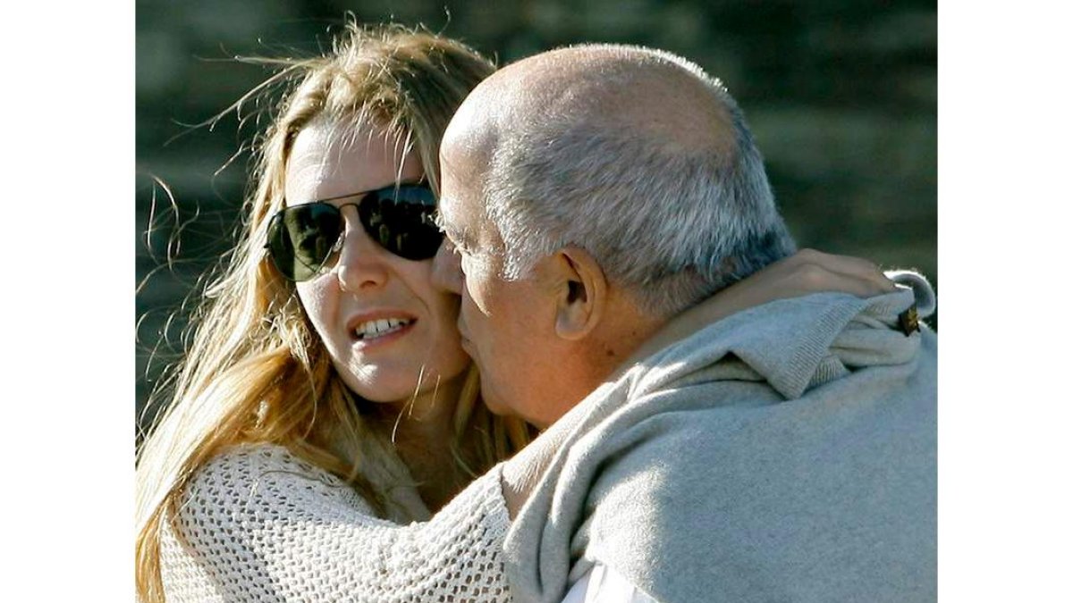 Amancio Ortega con su hija Marta Ortega en 2012. CABALAR