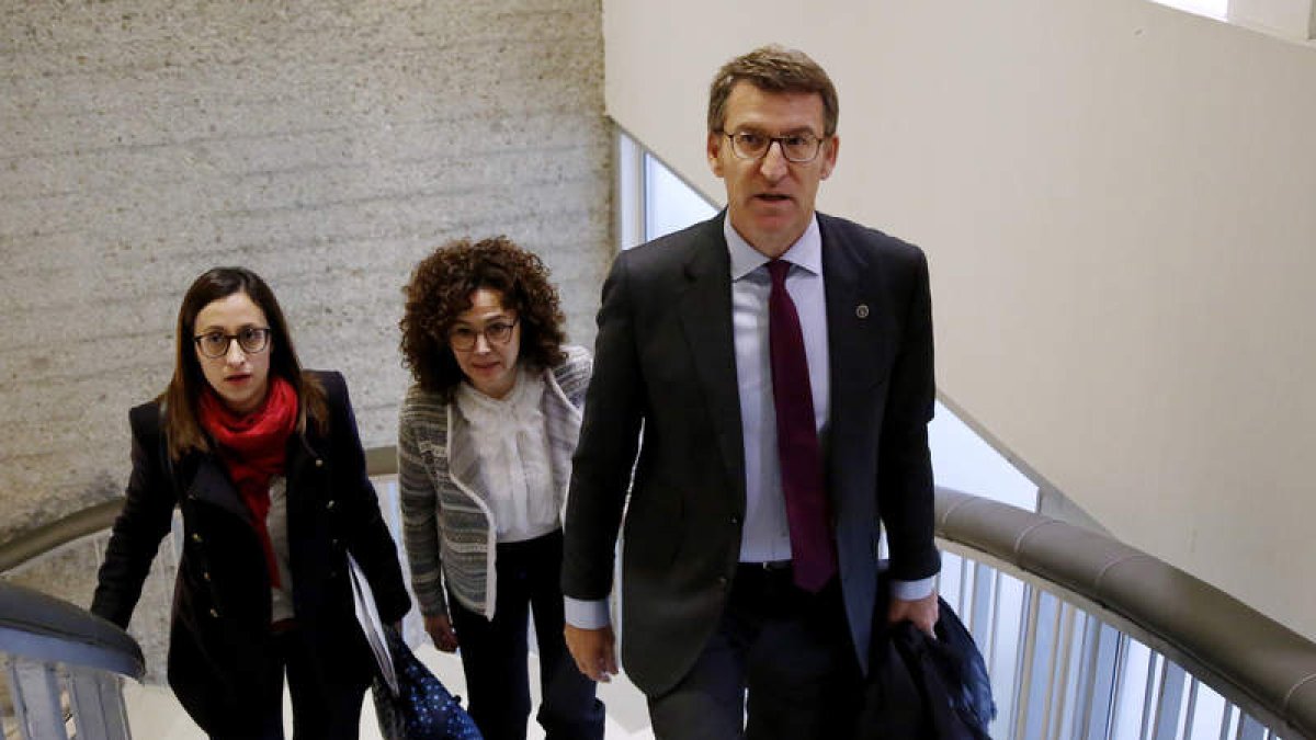 El presidente de la Xunta, Alberto Núñez Feijóo a su llegada a la conferencia que ofreció ayer. S.B.
