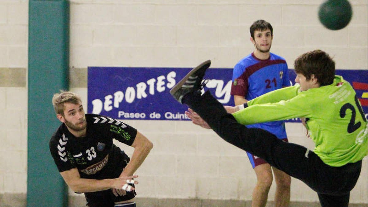 El derbi leonés fue intenso, igualado y no defraudó a nadie. SECUNDINO PÉREZ