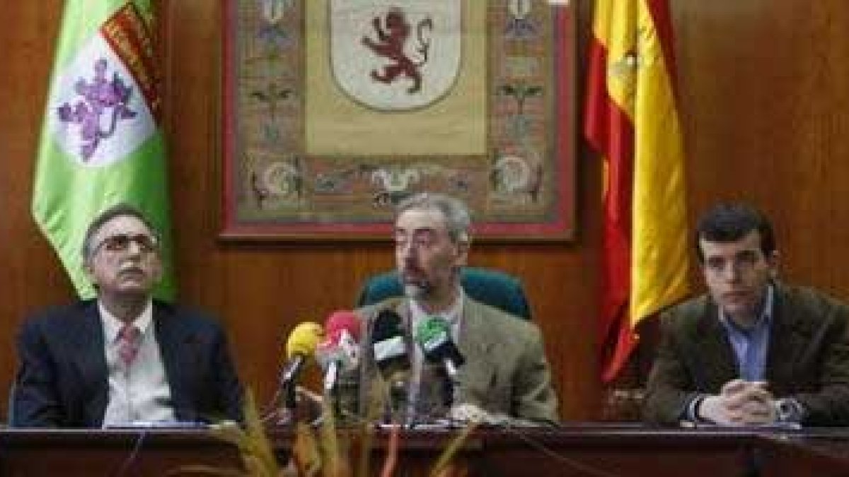 Alberto Villena, Juan Francisco Martín y Carlos Barreiro durante la presentación del proyecto.