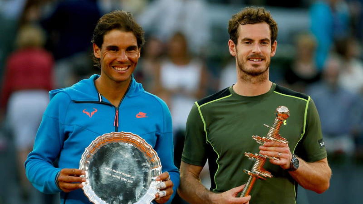 Nadal y Murray con sus respectivos trofeos.