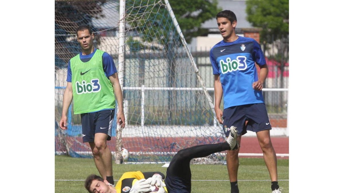La portería de la Deportiva Ponferradina estará al completo para medirse al Real Jaén.