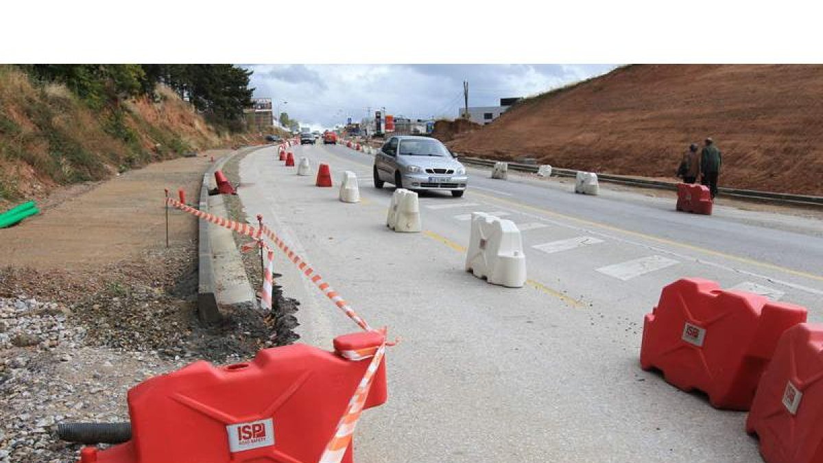 Las obras de la avenida de Astorga siguen sin terminar.