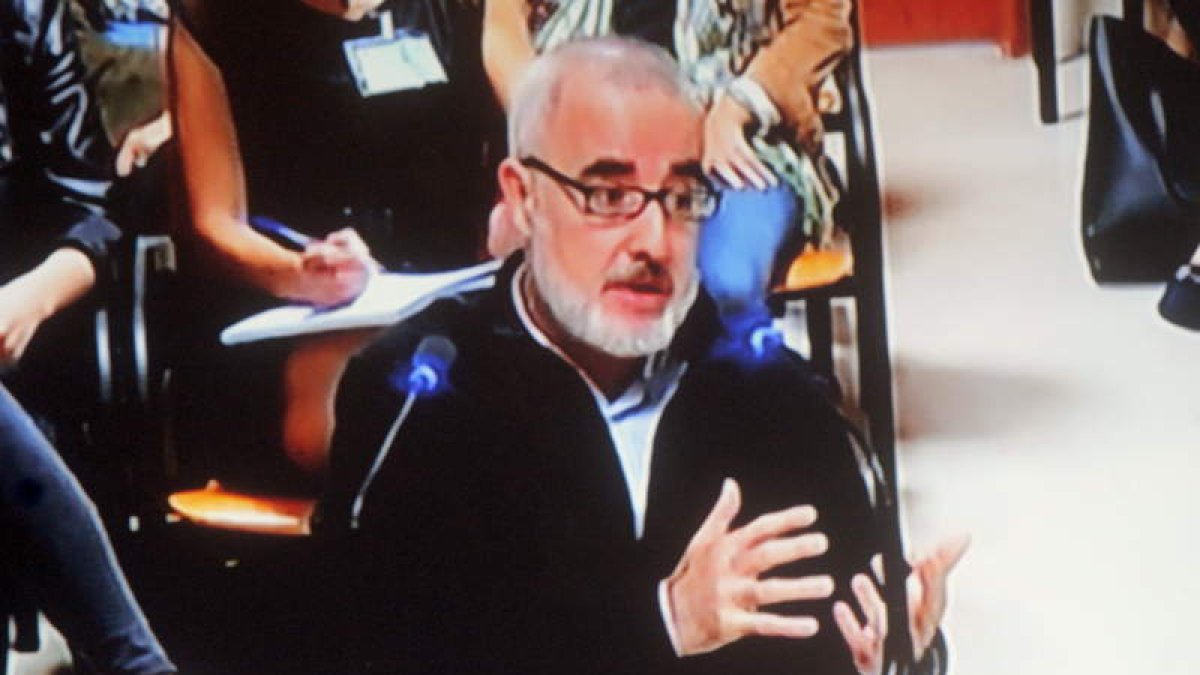 Basterra responde a las preguntas del fiscal.