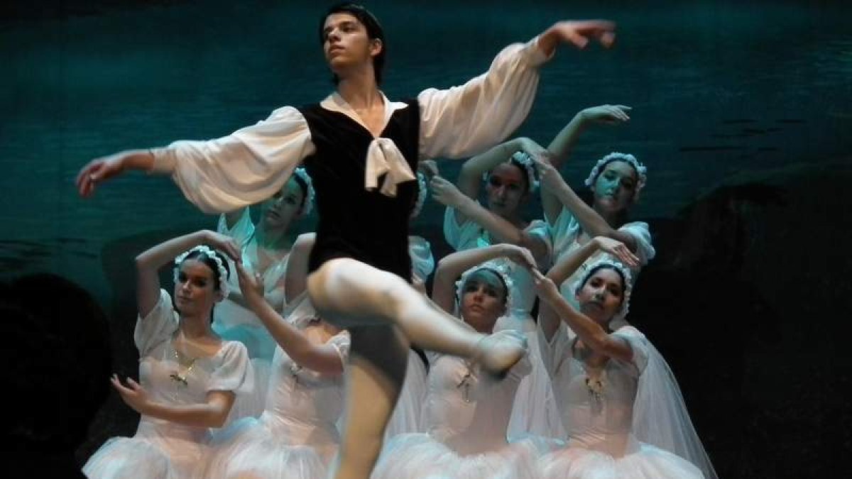 Bailarines de Inquedanza en uno de sus espectáculos. DL