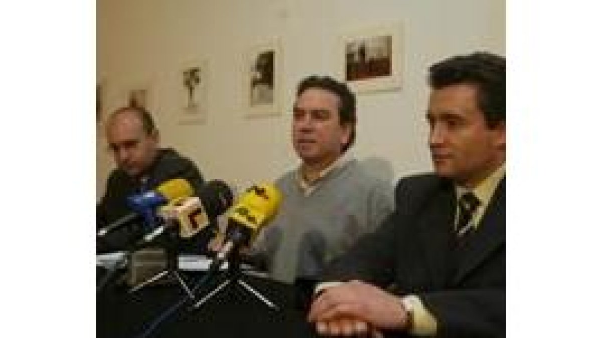 Javier Berjón, José Luis Tabernero y Francisco Castañón durante el acto