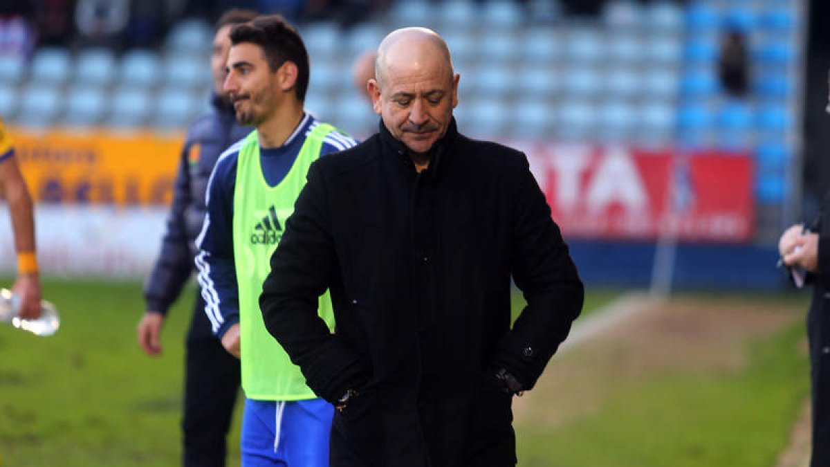 Claudio ve con preocupación cómo todas las decisiones tomadas para tratar de crear peligro no acaban teniendo el resultado esperado.