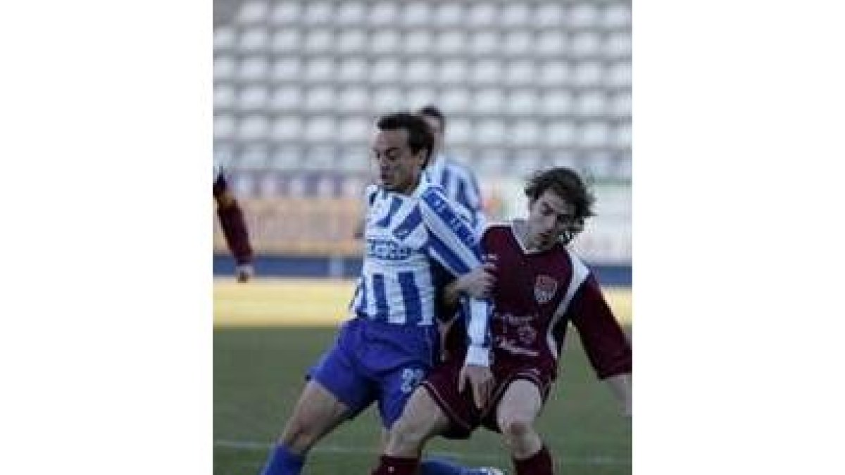 Tarradellas fue suplente en Luanco, aunque jugó de inicio ante el Haro