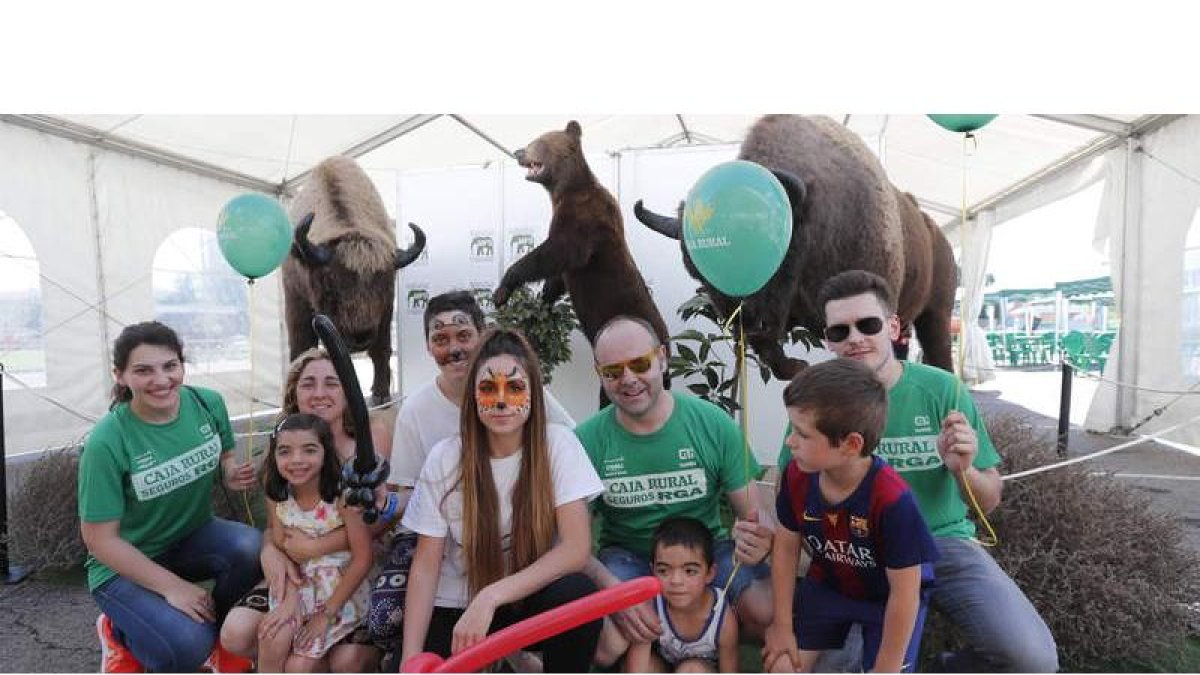 La primera edición de la Feria de la Montaña cerró ayer después de un intenso fin de semana, con multitud de visitantes. JESÚS