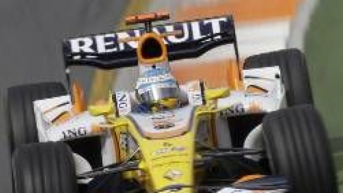 Fernando Alonso en su Renault durante uno de los Grandes Premios disputados ya esta temporada