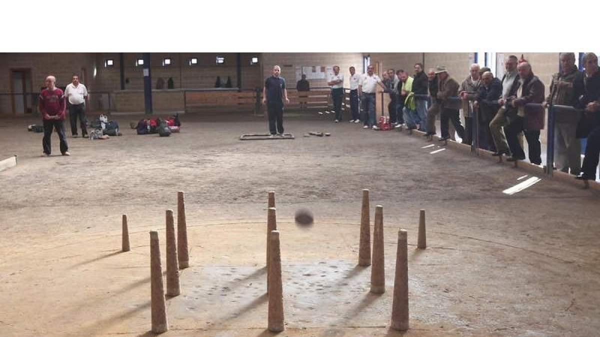 San Andrés quiere crear una escuela de bolos en los que jugadores expertos enseñarán a niños.