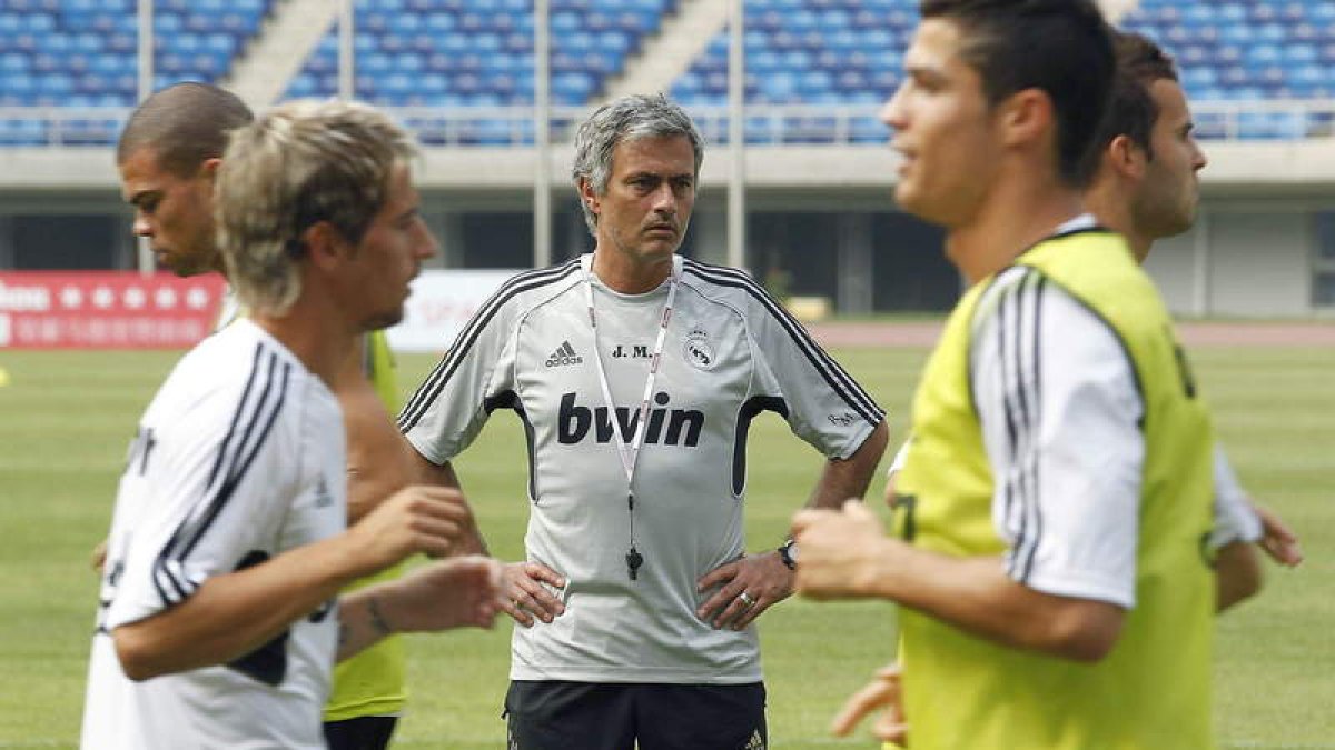 Mourinho, Pepe, Cristiano y Coentrao están señalados por la afición del Madrid.