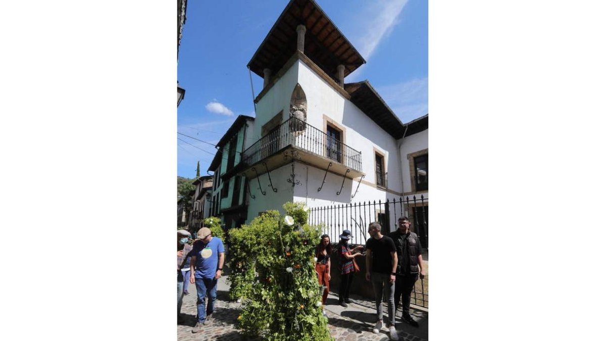 Palacio de Torquemada, en la Calle del Agua, en los maios. LDM