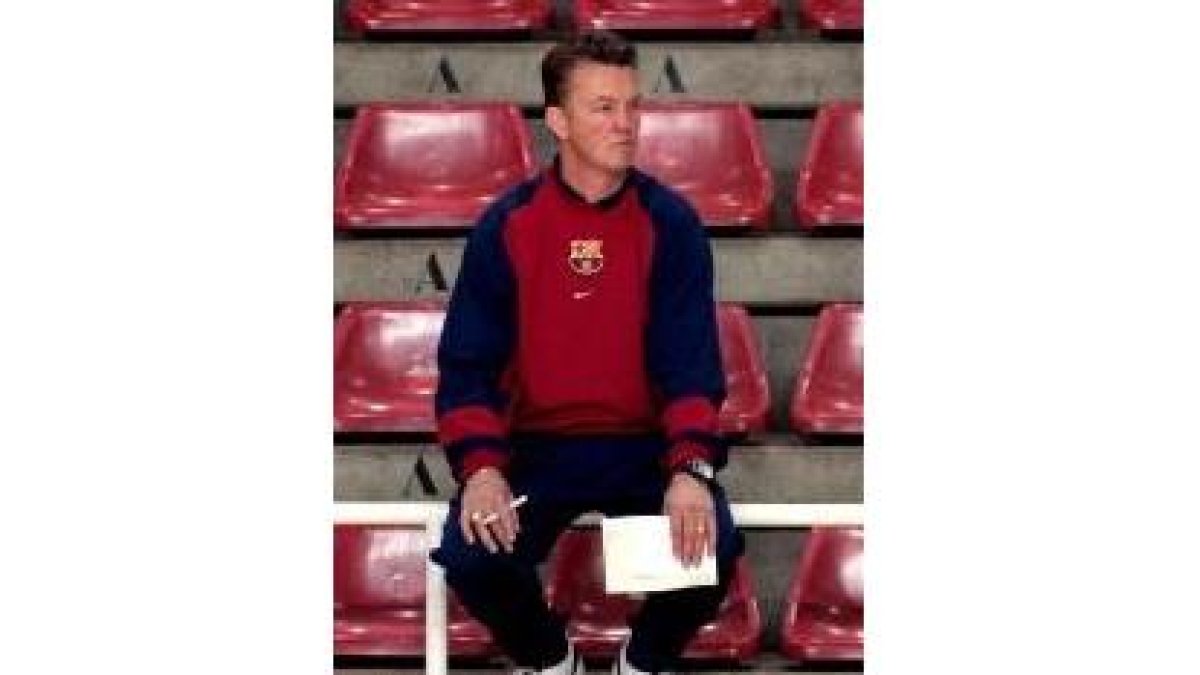 Van Gaal, en la foto, no parece enderezar el rumbo del Barça en la Liga