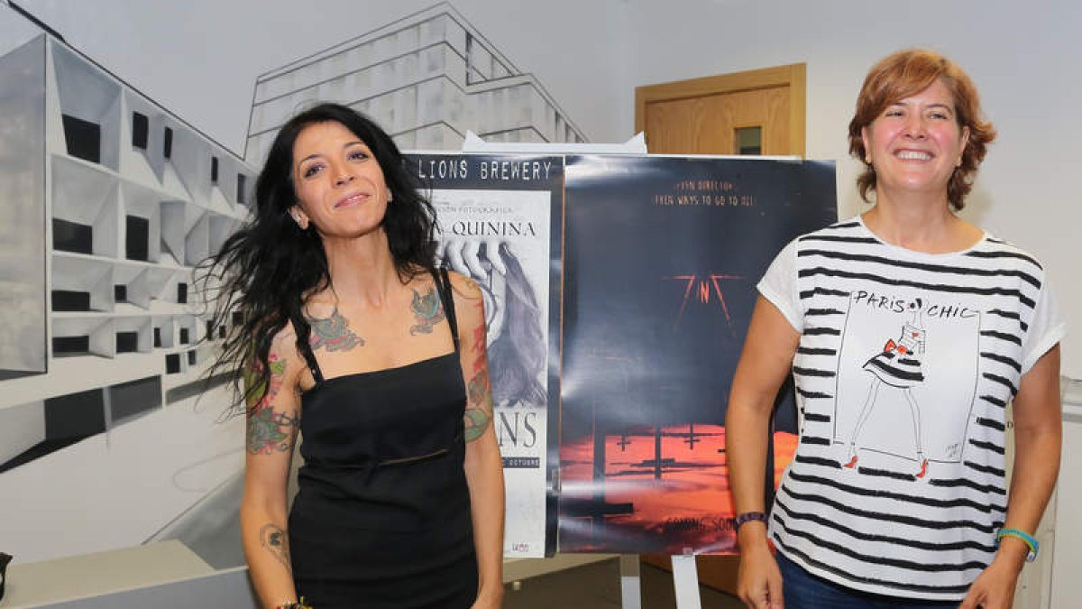 Divina Quinina y la concejala de Cultura, Margarita Torres, en la presentación de la exposición