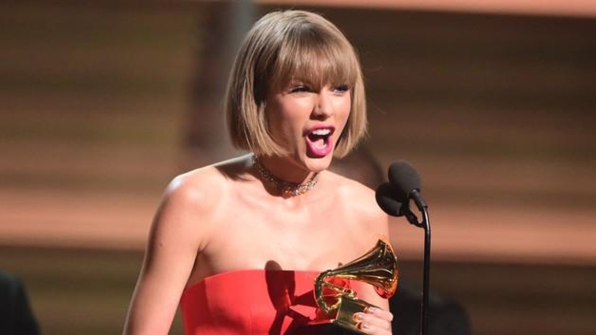 Taylor Swift, durante su discurso de aceptación del premio al mejor álbum del año por '1989'.