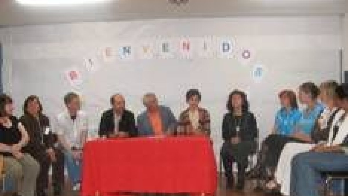 Un momento de la mesa redonda celebrada en el colegio de Ciñera