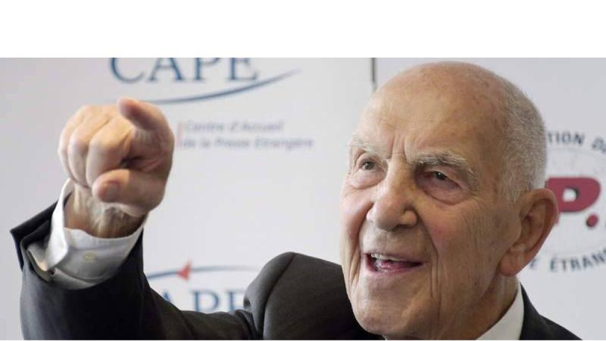 Fotografía del escritor y pensador Stéphane Hessel, tomada en el 2011 en un acto en París.
