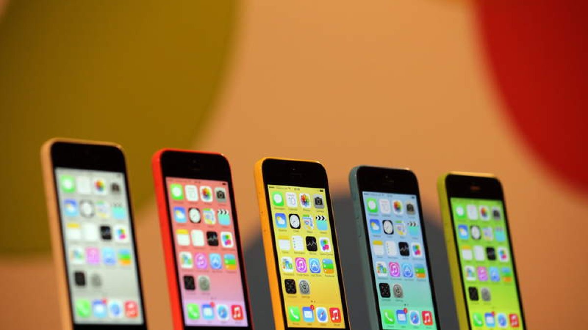 Imágenes del iPhone 5C, considerado de gama media.