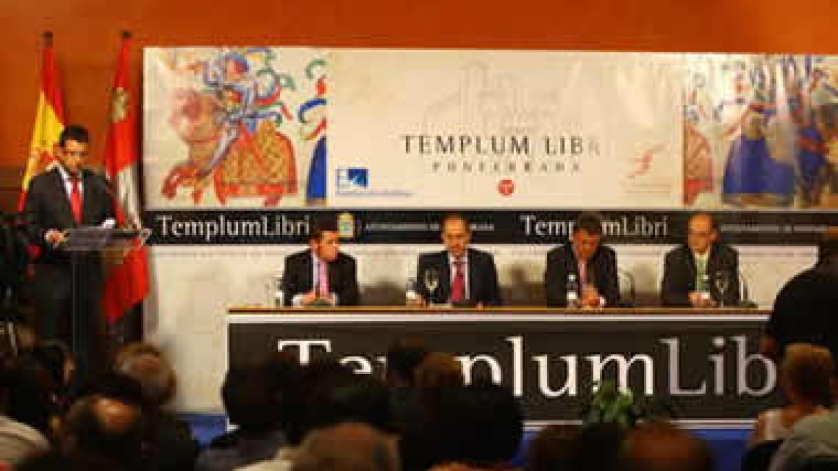 Javier García Bueso, de pie; Gutiérrez Pérez, de Endesa; Ovalle, Riesco y Vicente Fernández.