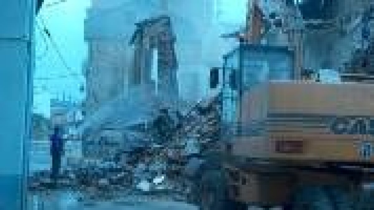 En la imagen, los escombros de los edificios derribados para desbloquear la LE-711