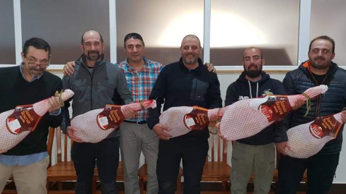 Andresín, Mondo, Cuesta, Lolo y López, equipo ganador. DL