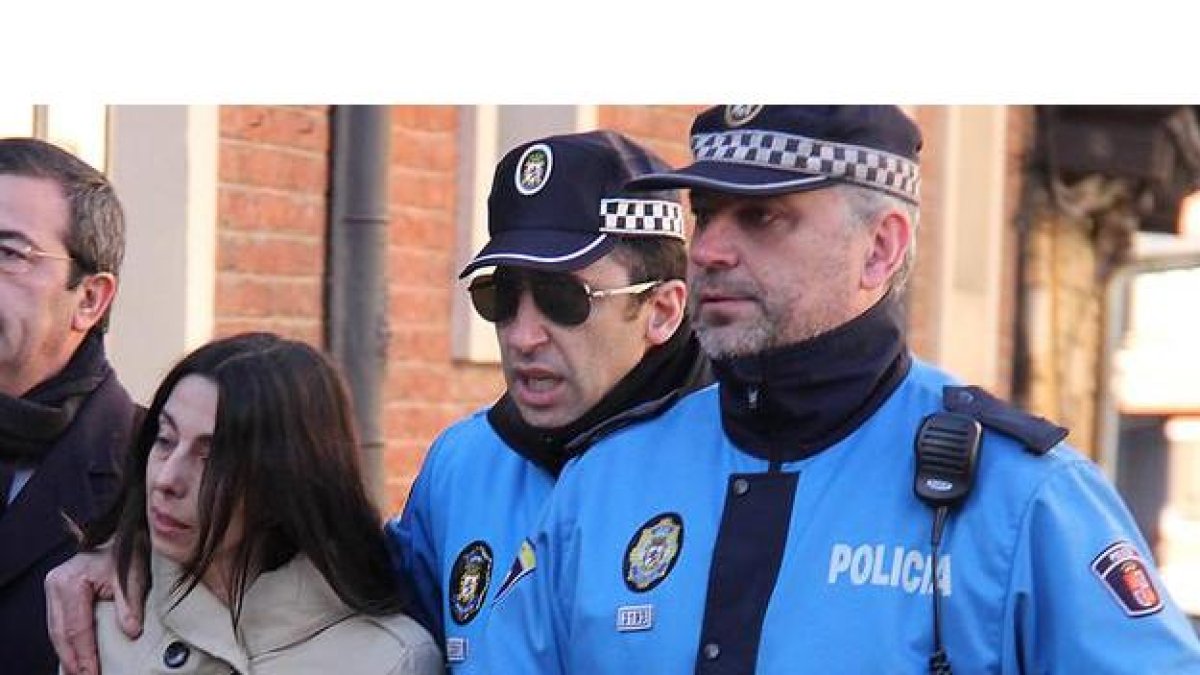 Raquel Gago con los policías a los que se ha abierto un expediente informativo