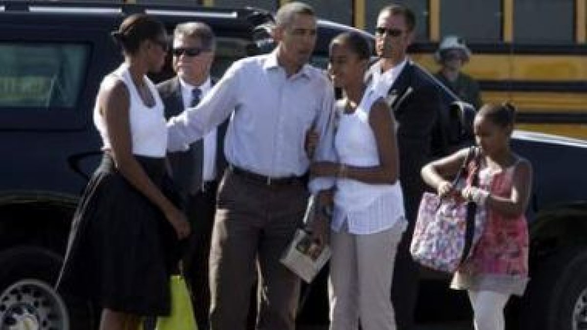 La familia Obama, instantes antes de volar a Nueva Orleans.