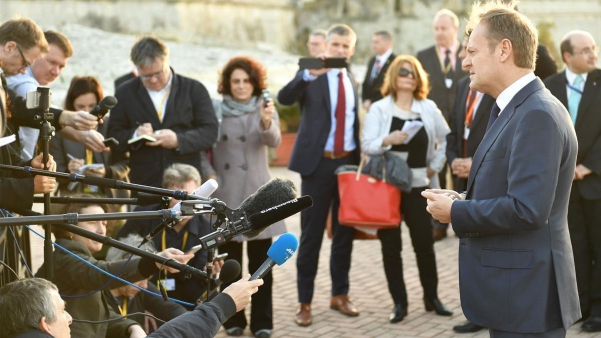 El presidente del Consejo Europeo, Donald Tusk, atiende a la prensa.
