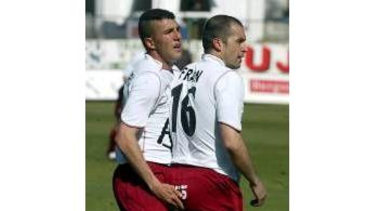 La baja de Landáburu, a la izquierda, dejará a la Cultural sin todoterreno