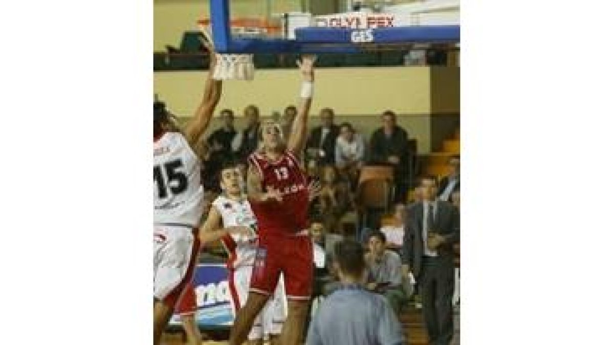 César Alonso será la única baja de Baloncesto León ante el Tenerife