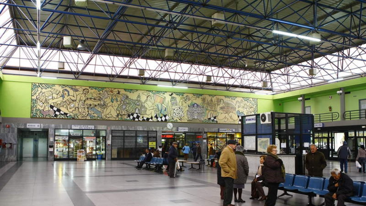 La estación de autobuses de la capital. RAMIRO