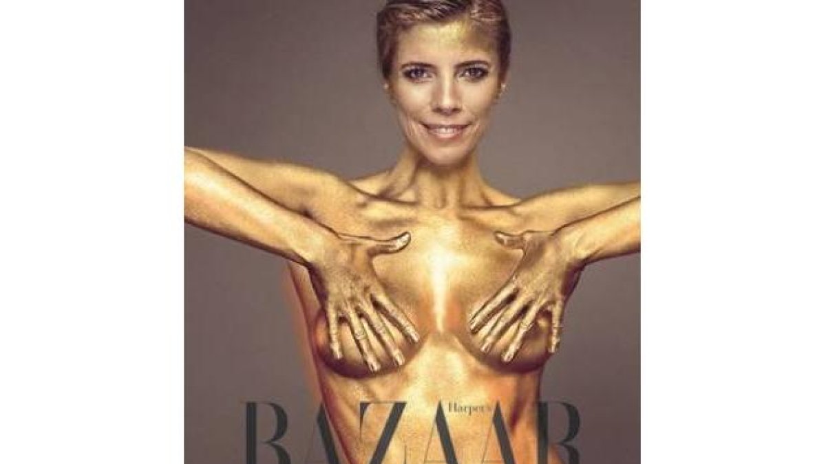 El desnudo dorado de Maribel Verdú para el reportaje de Harper's Bazaar.