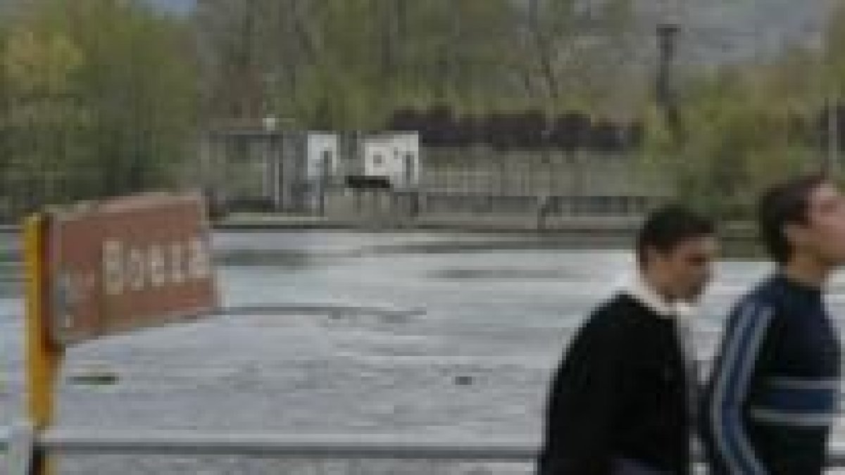 La localidad de Bembibre trata de preservar el río Boeza de los residuos industriales