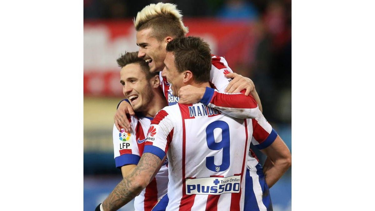 Griezmann, Mandzukic y Saúl celebran la victoria.