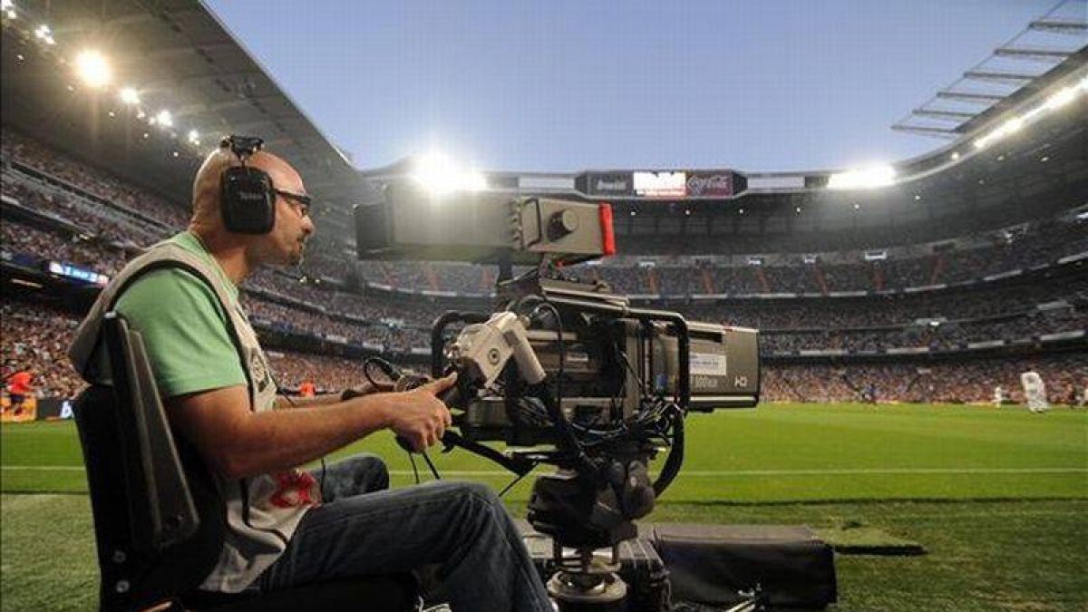 Retransmisión de un partido de la Liga de fútbol.