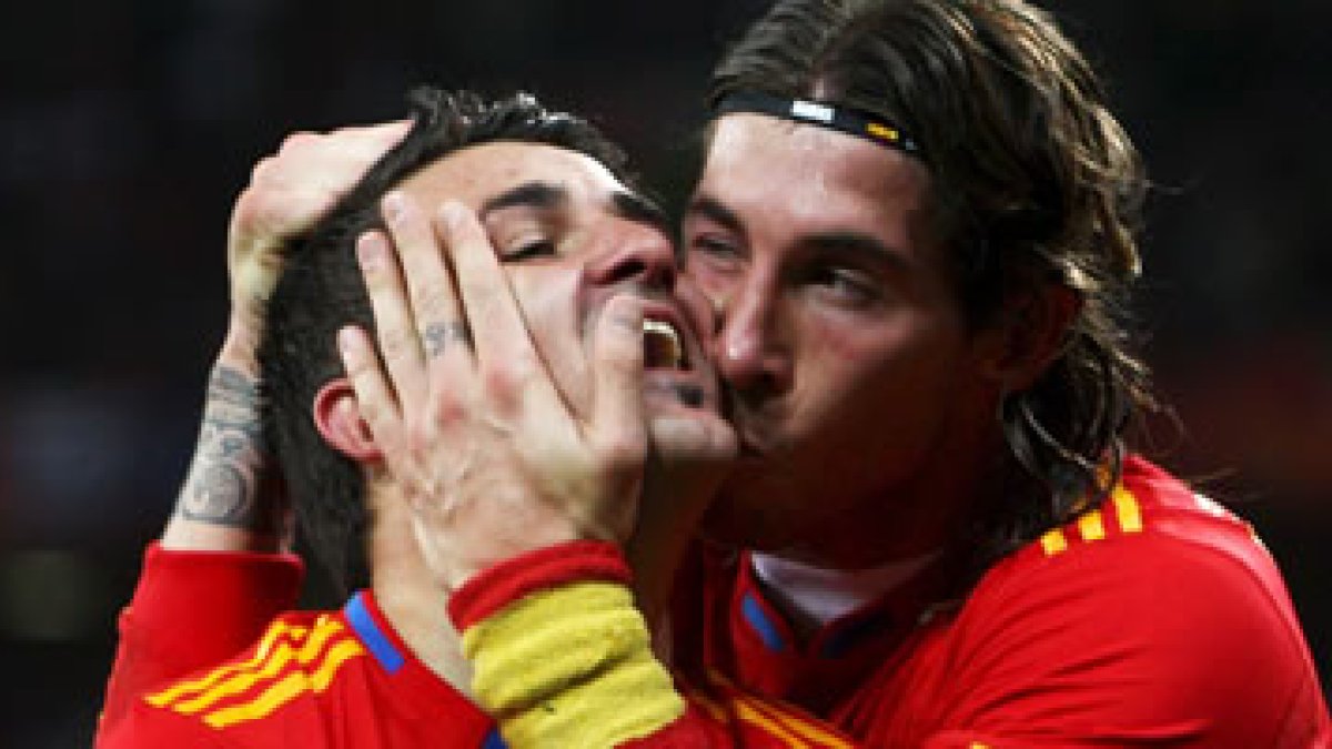 Villa y Ramos tras el gol ante Portugal.