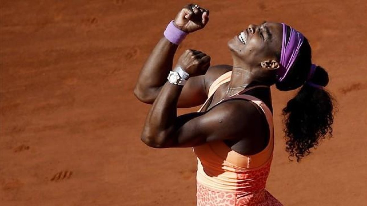 Serena Williams desata su euforia tras vencer en la final de Roland Garros el pasado junio.
