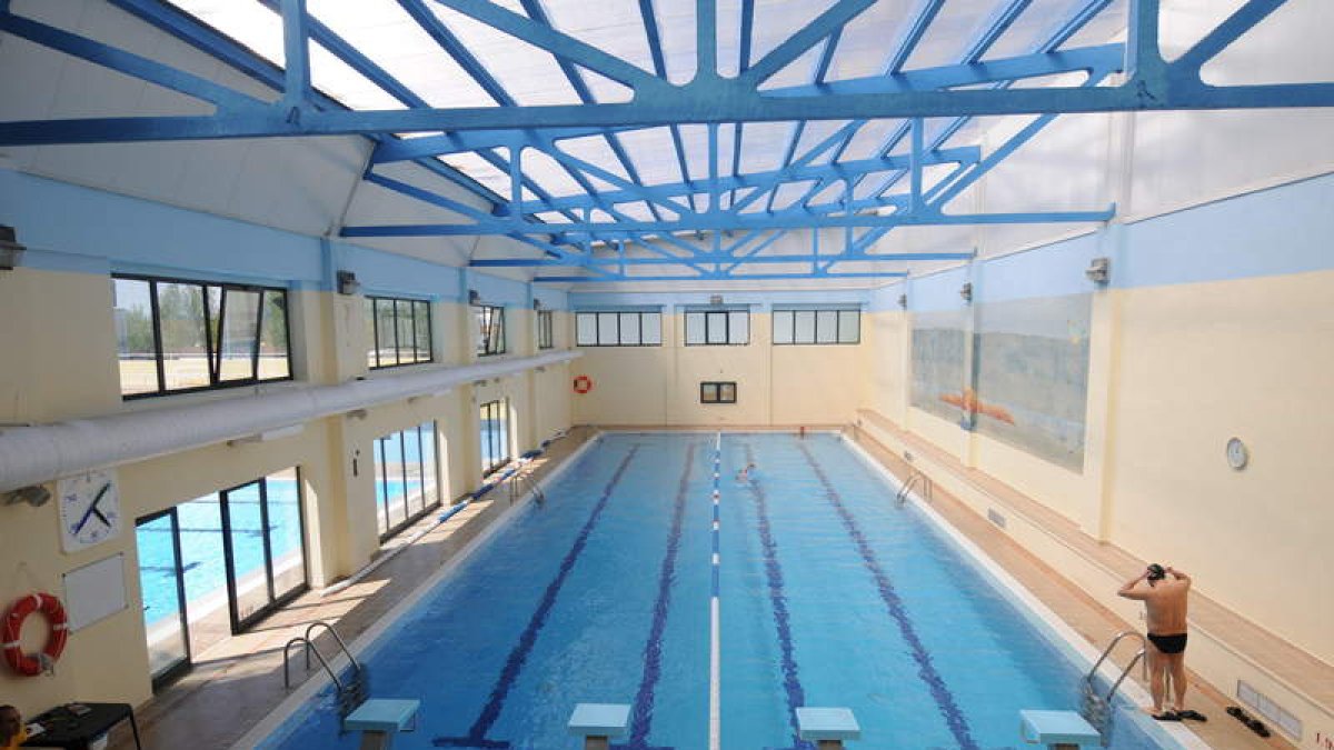 La polémica se debe a las obras en la piscina cubierta.