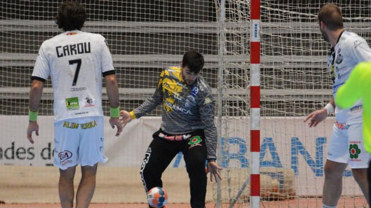 El Ademar cayó en la cancha del Teucro