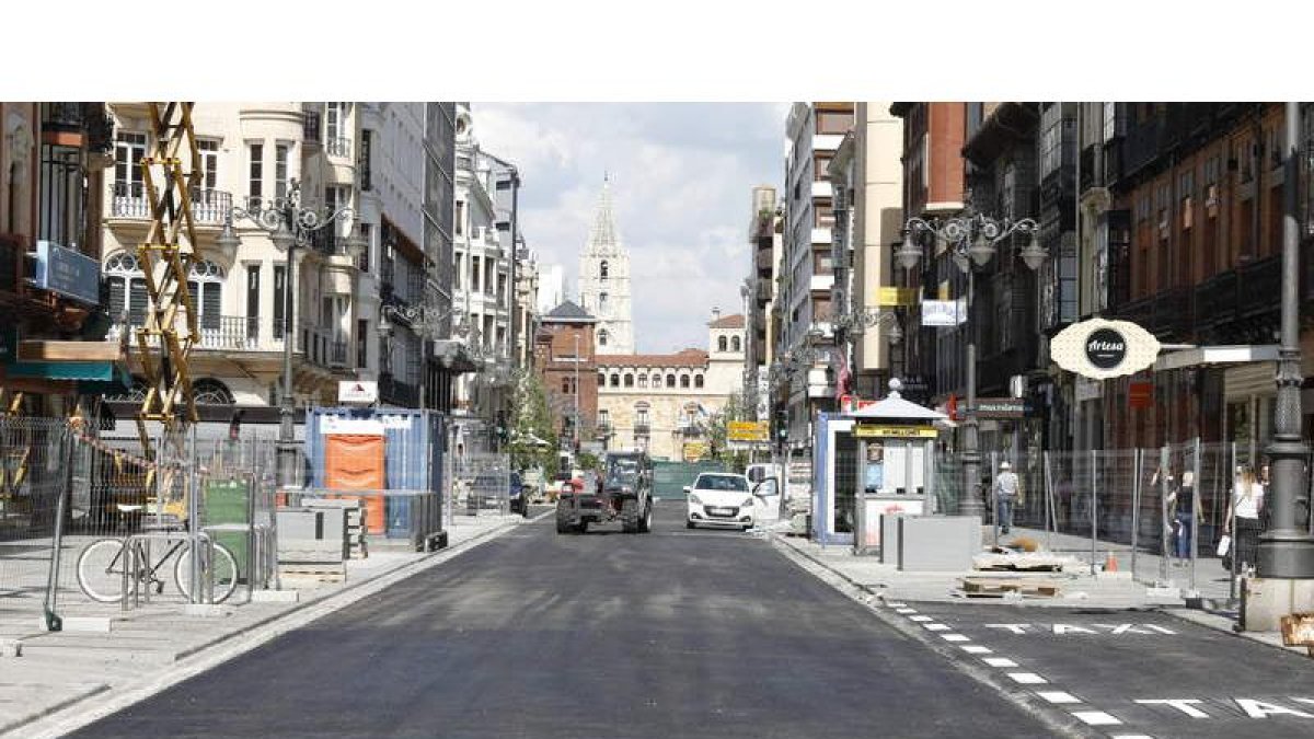 Aspecto que presenta Ordoño en vísperas de su apertura, siete meses después de iniciarse las obras. MARCIANO PÉREZ