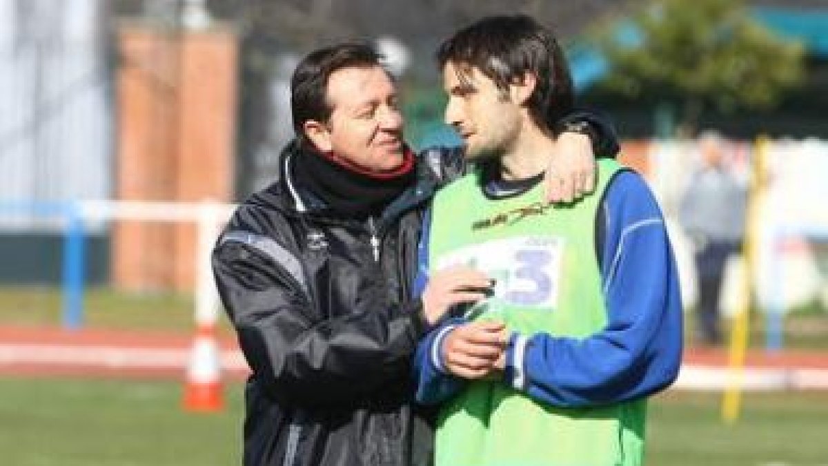 Iván Candela sorprendió ayer al entrenar con normalidad en el estadio Colomán Trabado.