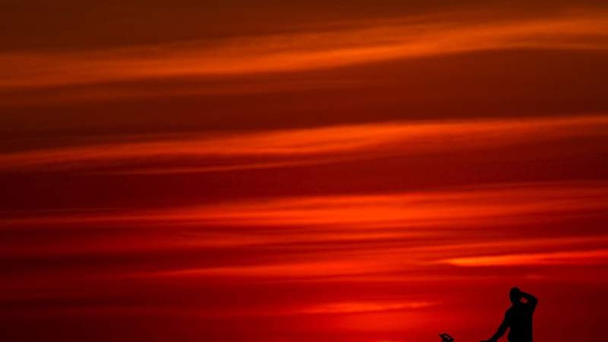 Con la llegada de la primavera los atardeceres se retrasan con días más largos. PATRICK PLEUL