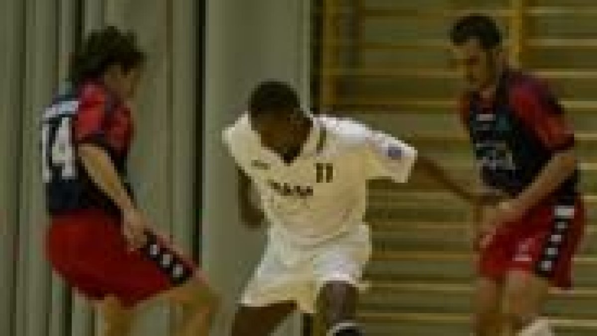 Binha afronta su segunda temporada en España con el equipo leonés